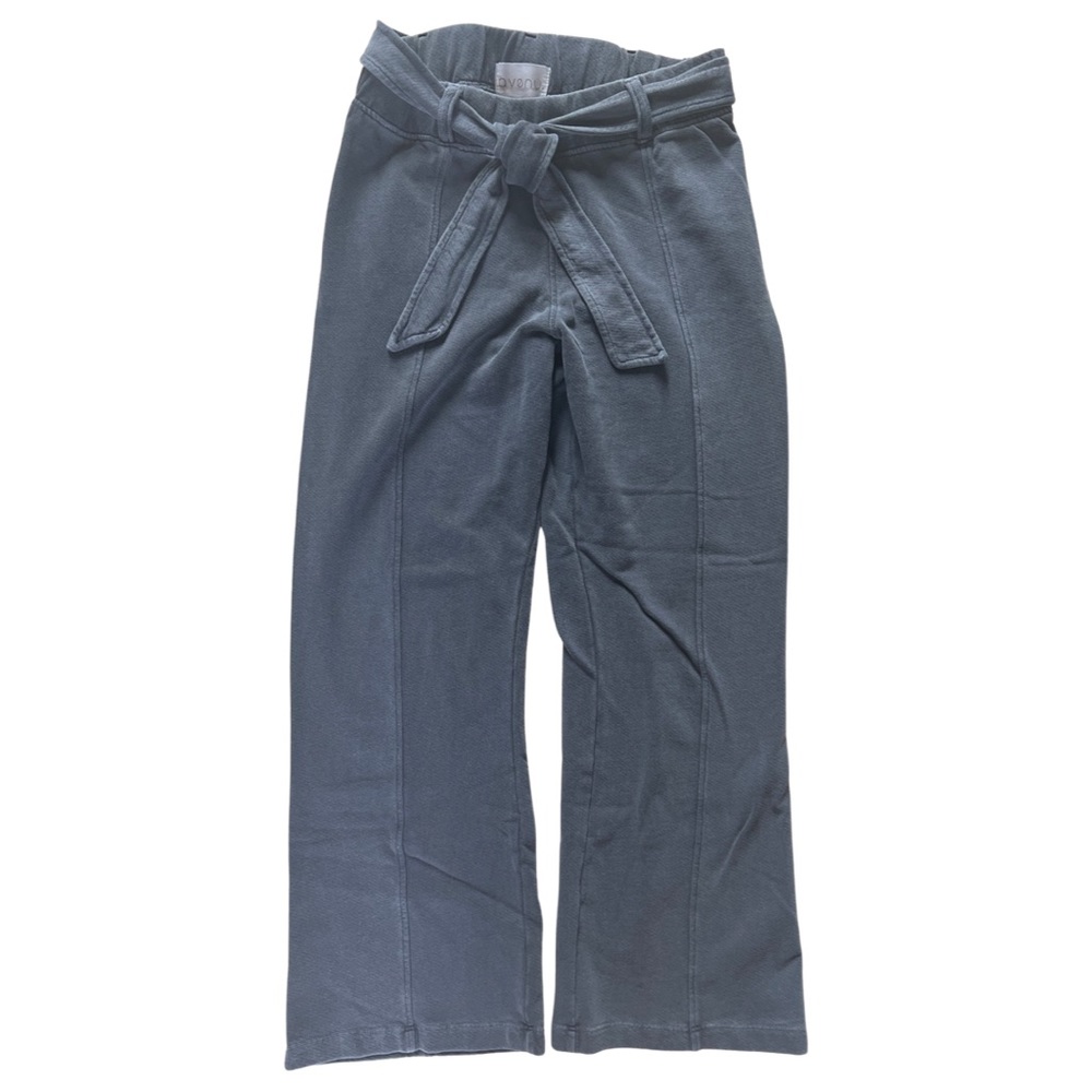 Avenue (Boutique in Coronado Ca) Grey Tailored sweat pant. Size M.